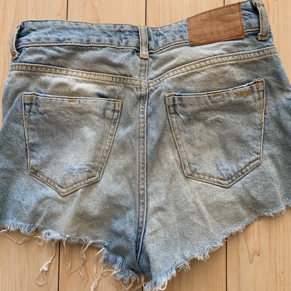 Zara Z1975 high waisted denim shorts - Picture 3 of 3